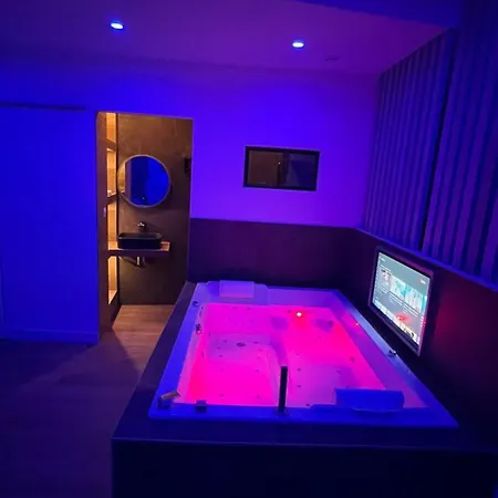 Chic & Jacuzzi Appartement Givors Buitenkant foto
