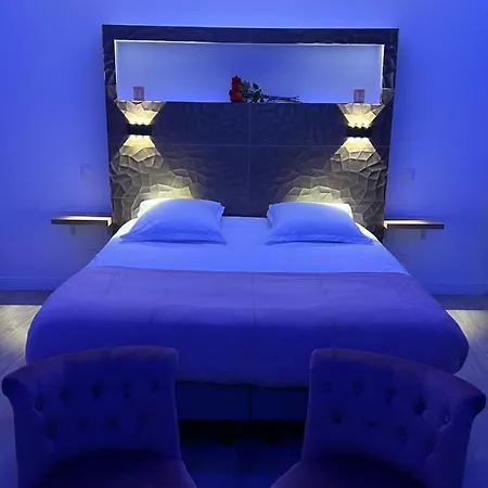 Chic & Jacuzzi Appartement Givors Buitenkant foto